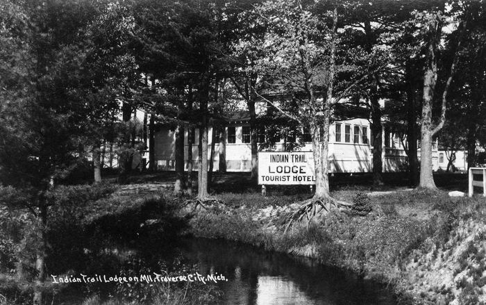 Indian Trail Lodge - Vintage Postcard